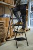 Összecsukható 4 lépcsős fellépő, utolsó lépcsőfok magassága 98 cm