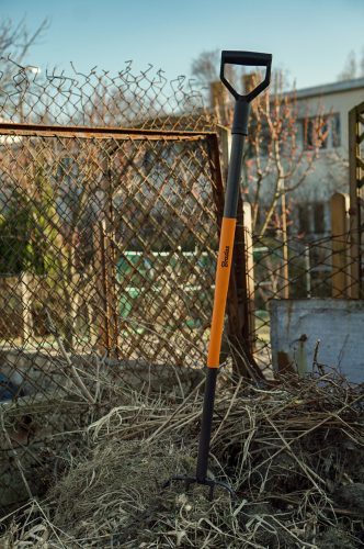 Mezőgazdasági villa ergonomikus markolattal, edzett bóracél fejjel 133cm 