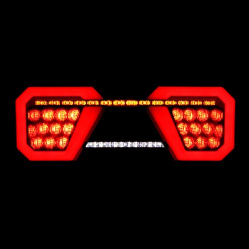LED-es hátsólámpa, jobb oldali, dinamikus irányjelző + háromszög *A
