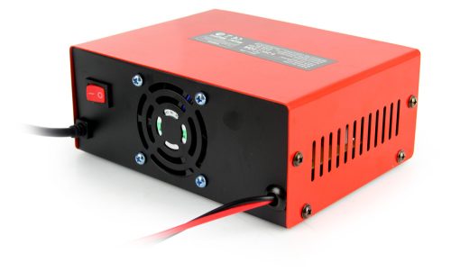 Akkumlátor töltő 6-24V 10A Digitális