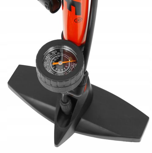 Kézipumpa manométerrel VERKE